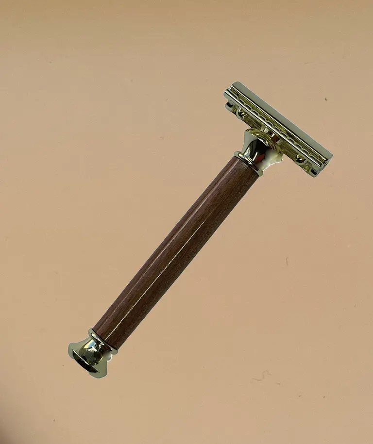 Safety Razor in Black Totara (Gold)