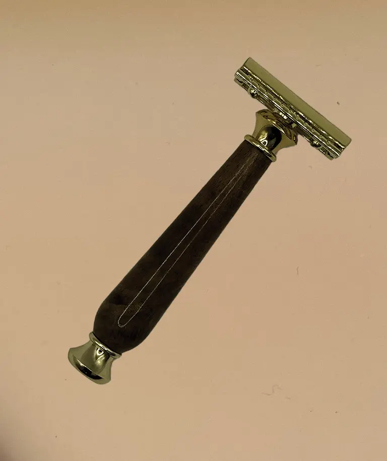 Safety Razor in Puriri