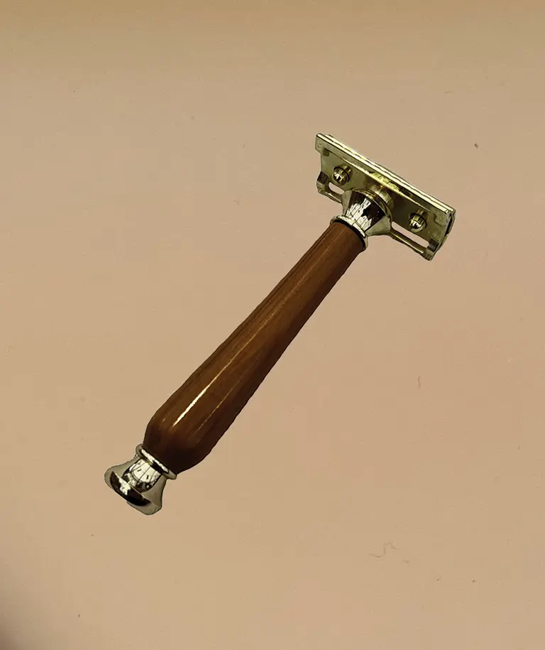 Safety Razor in Kauri (Gold)
