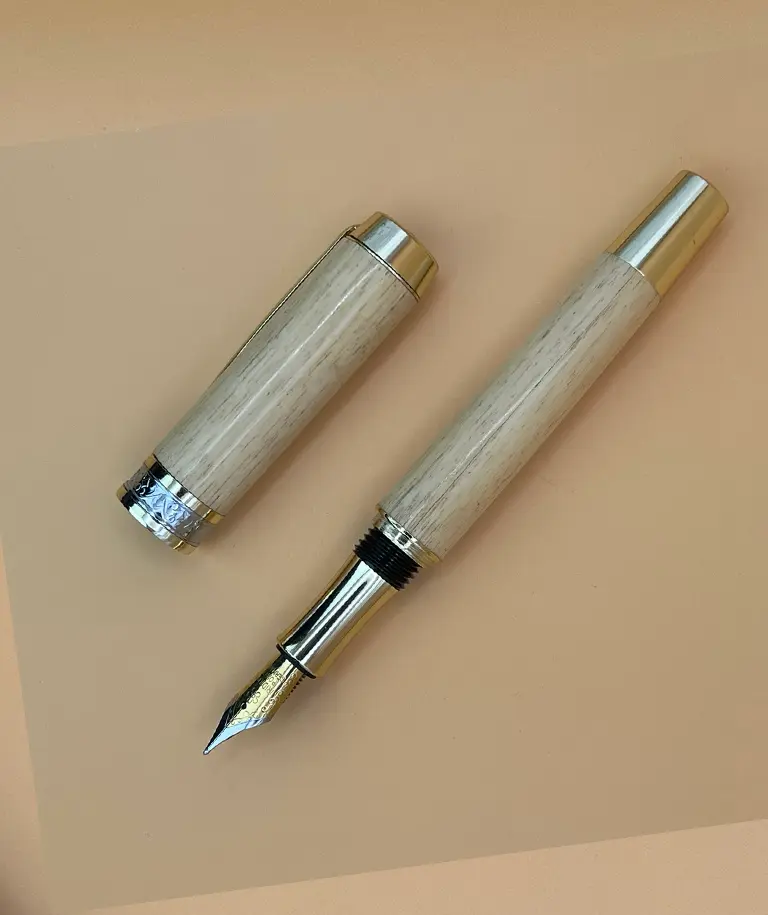 Oversize Fountain Pen in Lemonwood