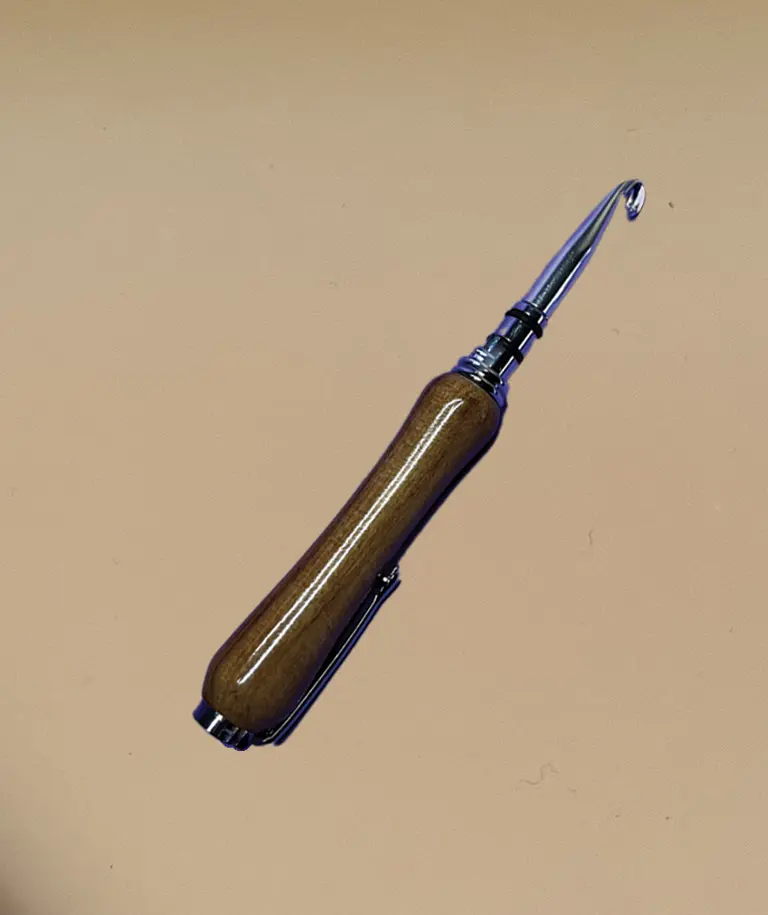 Crochet Hook set in Rimu (13cm)