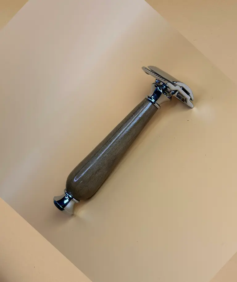 Safety Razor in Rimu