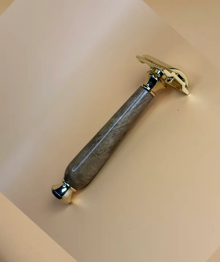 Safety Razor in Tasmanian Black Oak