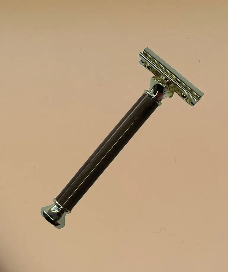 Safety Razor in Walnut