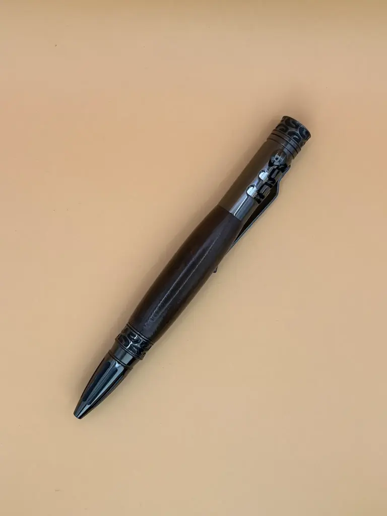 Stick Shift Pen in Rimu & Resin