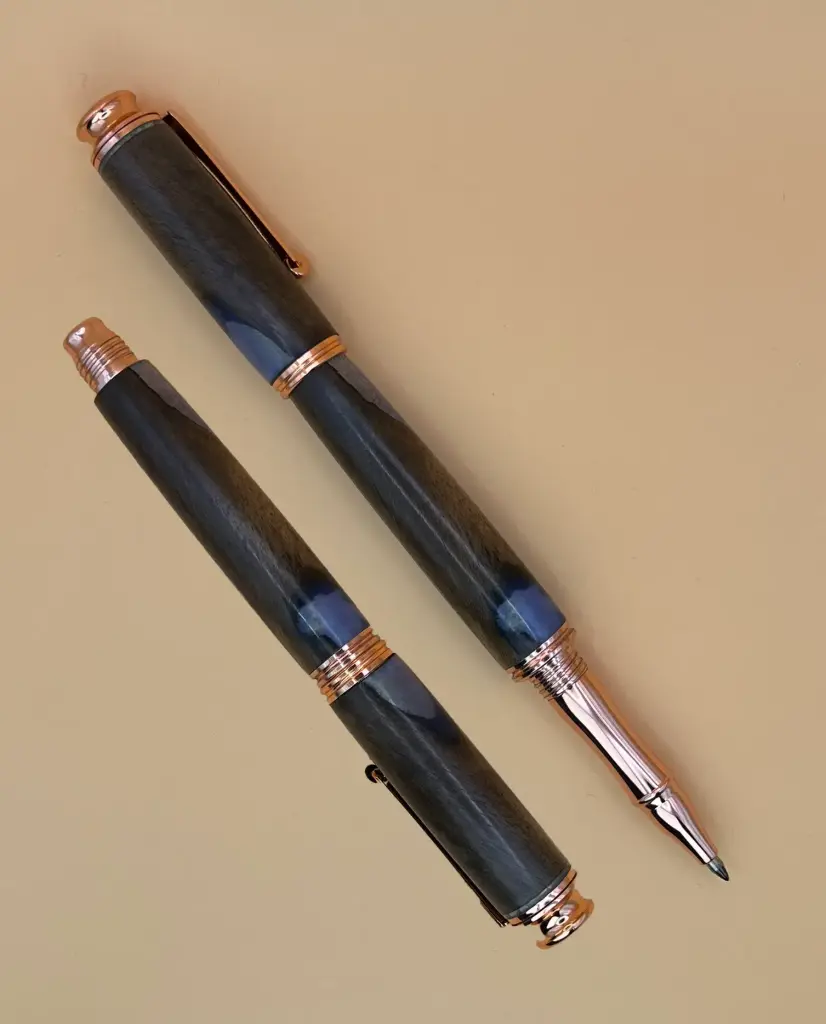 Fountain Pen in Walnut & Resin