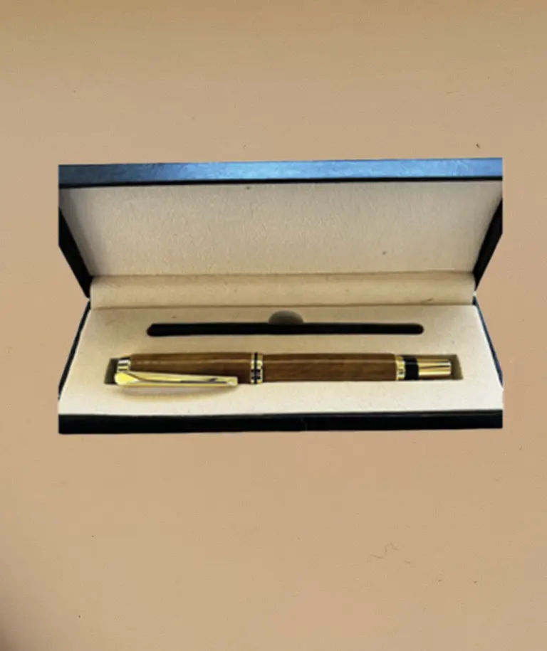 Rollerball Pen in Puriri (Gold)